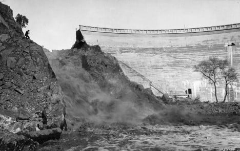 [Image: 10%20charle-hatfields-rain-washes-out-dam-1915.jpg]