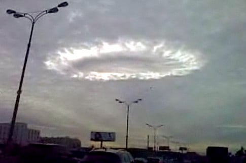 [Image: 13%20Moscow%20halo%20cloud%207%20Oct%202009.jpg]